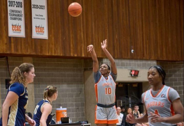 "Z" Earns WBCA All-American Honorable Mention Honors - Zareia Chevre NAIA All-American